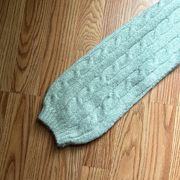 NWOT H&M Sweater - Picture 2 of 3